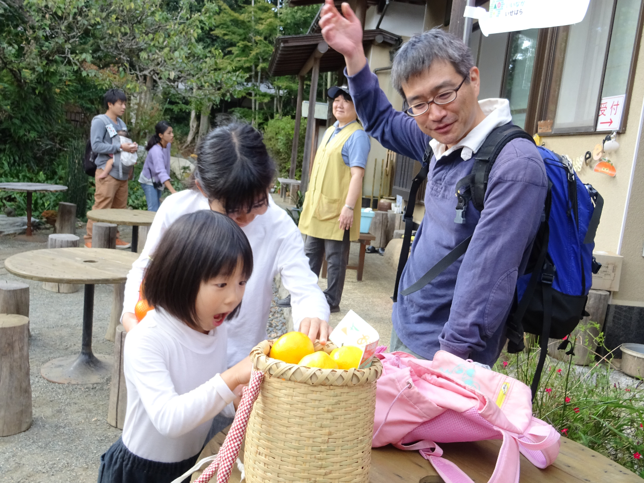お父さん ミカンいっぱい採れたね!