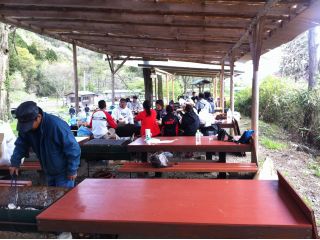 テーブルの横に設置されたバーベキュー台にて、手軽にバーベキューをお楽しみいただけます。