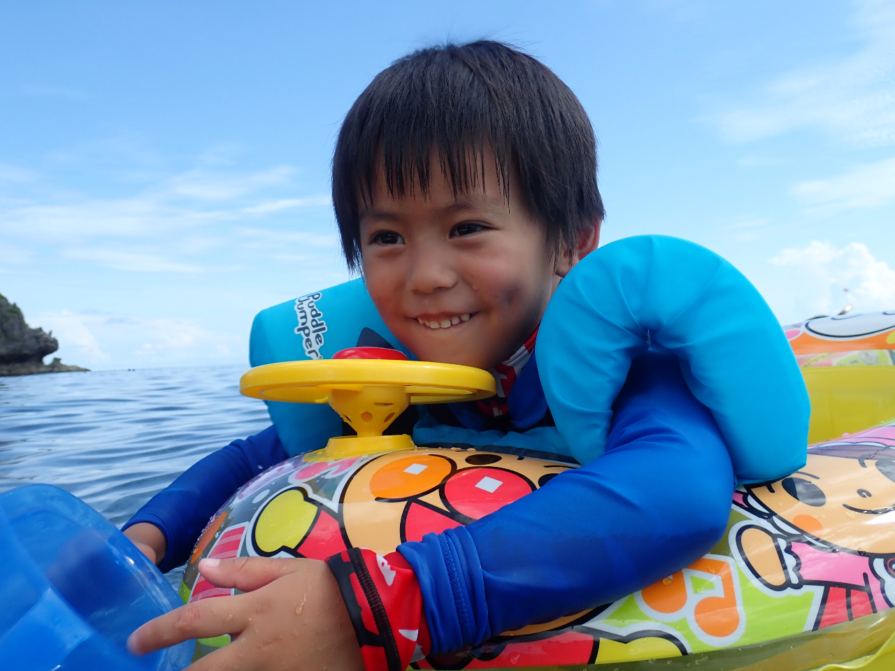 浮き輪に乗るだけで楽しい
