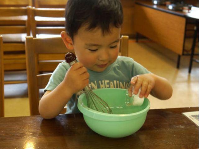 子供も自分でアイスづくりチャレンジ!