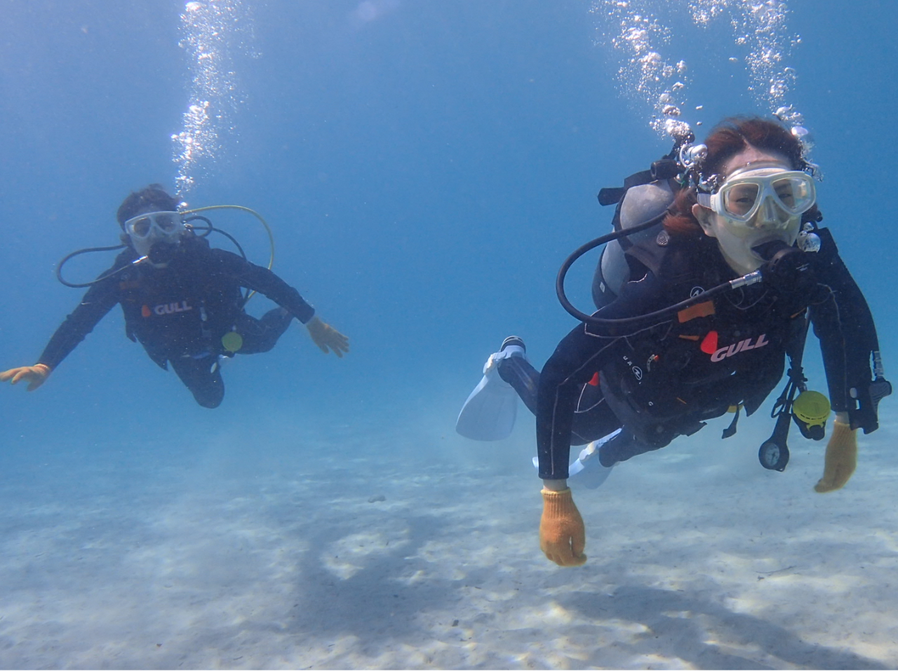 キラキラ光溢れる海の中☆フワフワ漂うだけで気持ちいい〜♪