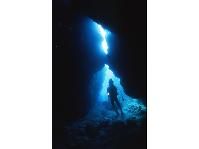 瀬底島では地形が創りだす光の芸術を見てください!