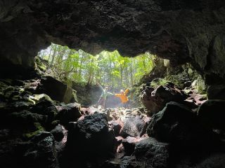 観光洞窟では味わえない、本格的な洞窟探検が楽しめます