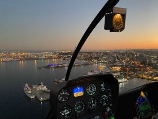 飛び立ってすぐに港の絶景が飛び込んできます。