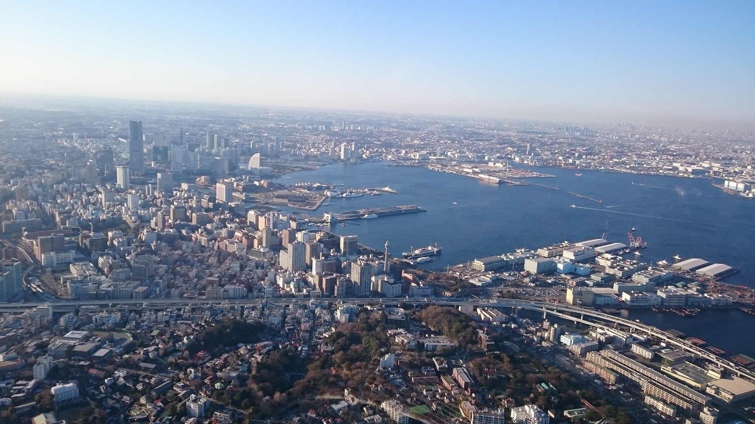 明るい時間は夜景よりも遠くを見渡せます。