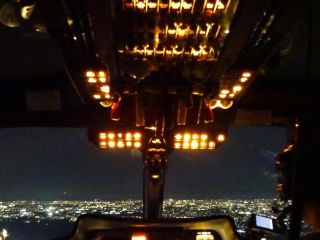 コックピット越しから見える景色は旅客機では味わえません。