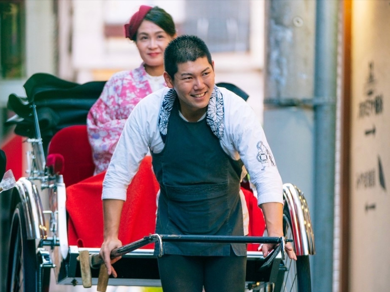 浅草旅行が素敵なひと時となる様に心を込めてご案内させていただきます!浅草へお越しの際は是非くるま屋の人力車をご利用ください。