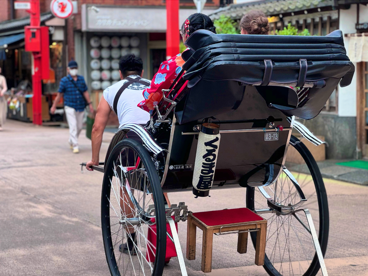 浅草旅行が素敵なひと時となる様に心を込めてご案内させていただきます!浅草へお越しの際は是非くるま屋の人力車をご利用ください。