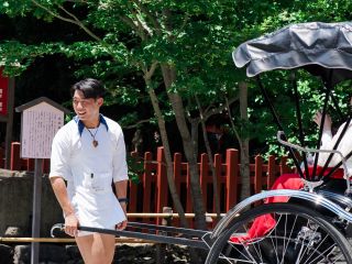 「浅草に来たけどどこを歩いたら良いのかわからない.」そんな時は人力車にお任せあれ!浅草を知り尽くしたプロのガイドマンがあなただけのオンリーワンの旅をお届けします