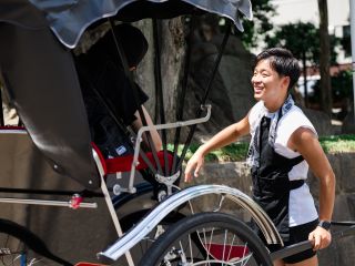 「浅草に来たけどどこを歩いたら良いのかわからない.」そんな時は人力車にお任せあれ!浅草を知り尽くしたプロのガイドマンがあなただけのオンリーワンの旅をお届けします
