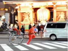 人力車歴22年の浅草一のベテラン車夫も爆走します!