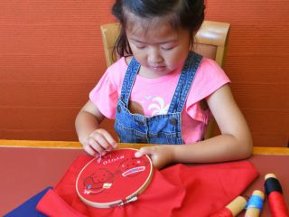 お顔の中を、自由にししゅうします