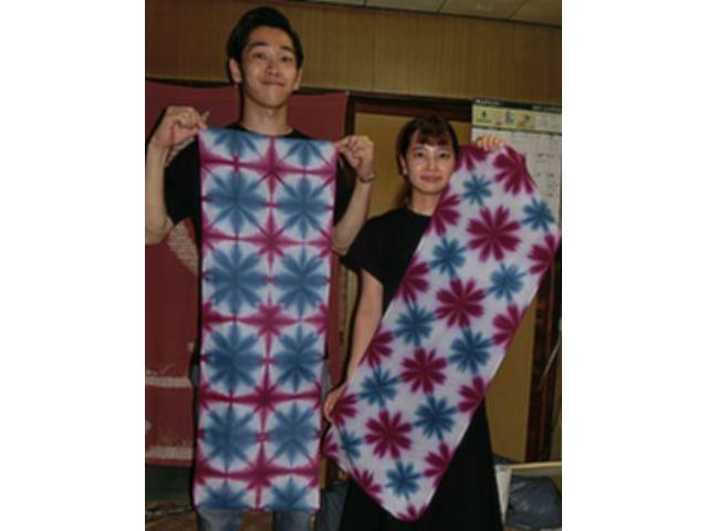 伝統工芸士に習う 絞り染め体験 雪花絞り 手ぬぐい サイズ 100 35センチ おひとり様ok ファミリー 女性 カップルにおすすめ 京の絞り工房川崎 じゃらん遊び体験 伝統工芸士に習う 絞り染め体験 雪花絞り 手ぬぐい サイズ 100 35センチ おひとり様ok ファミリー 女性 カップルにおすすめ 京の絞り工房川崎 じゃらん遊び体験