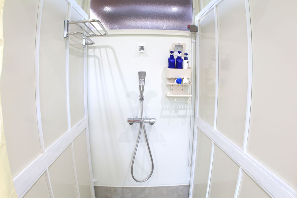 海上がりは快適な施設でシャワー出来ます。