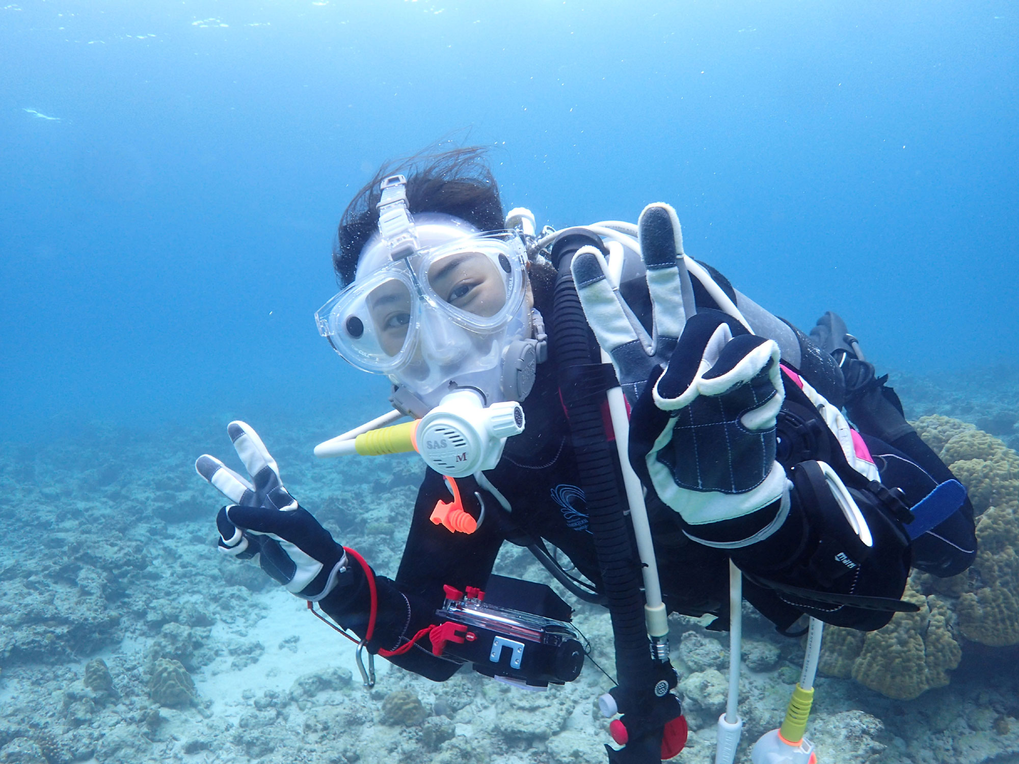 陸上と同じように呼吸が出来る、フルフェイスマスク使用だから楽々だれでも体験ダイビングが楽しめる(^^♪