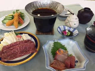 知多牛すき焼き御膳の一例