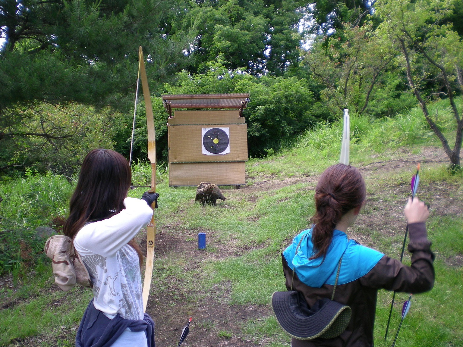 練習が終了したらフィールドコースへ♪8箇所にある的や3D(動物型の的)を、点数を付けながら順番に射って行きます!