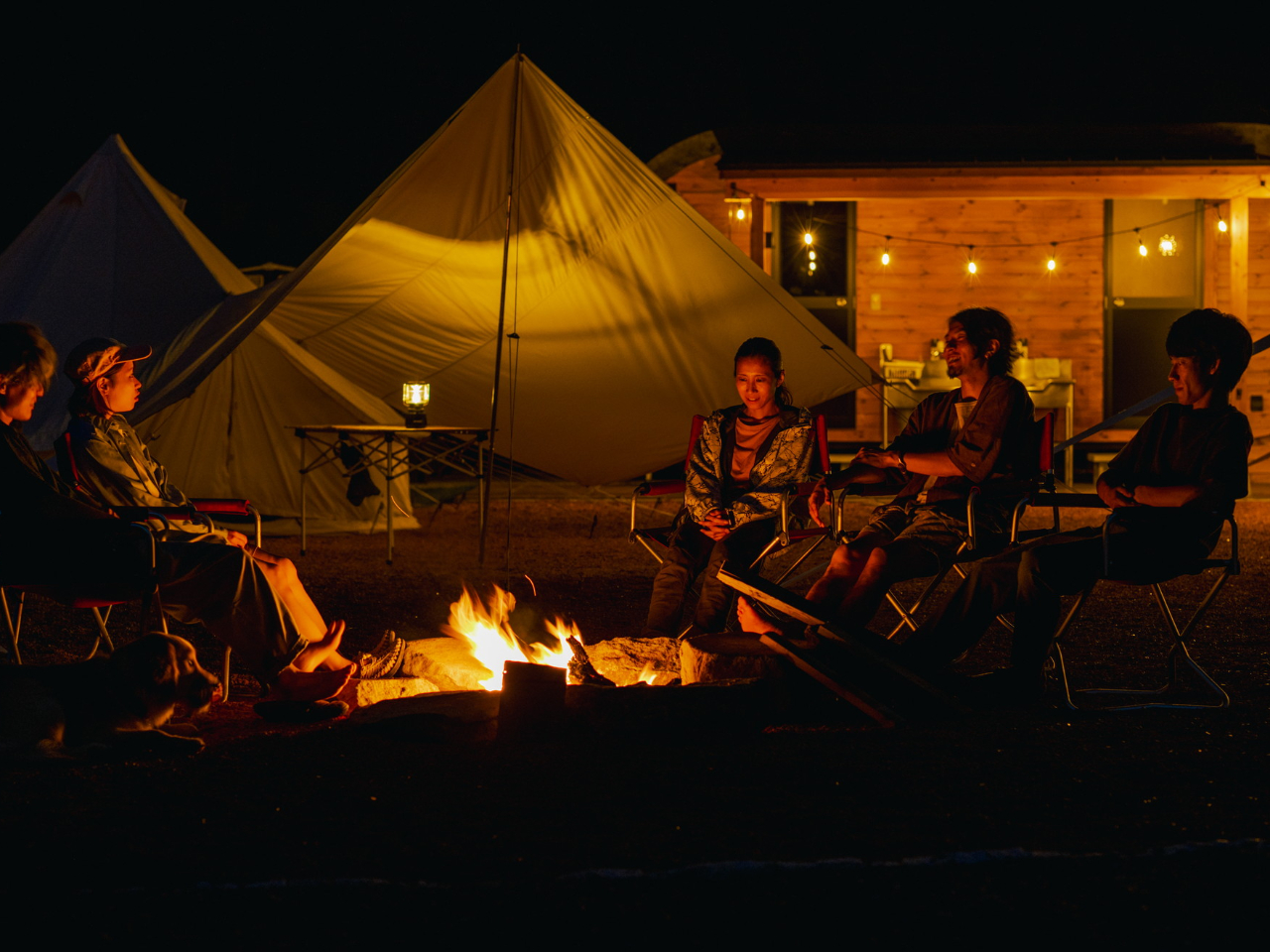 場内で焚き火をすることができます