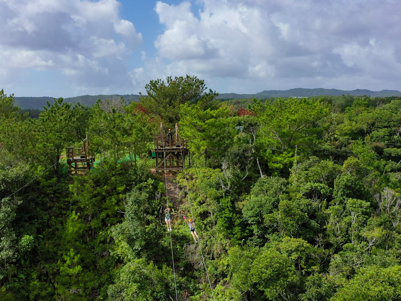 沖縄の大自然へようこそ!全部で5本のジップラインを飛ぶ!広大な大地を舞台に大冒険☆