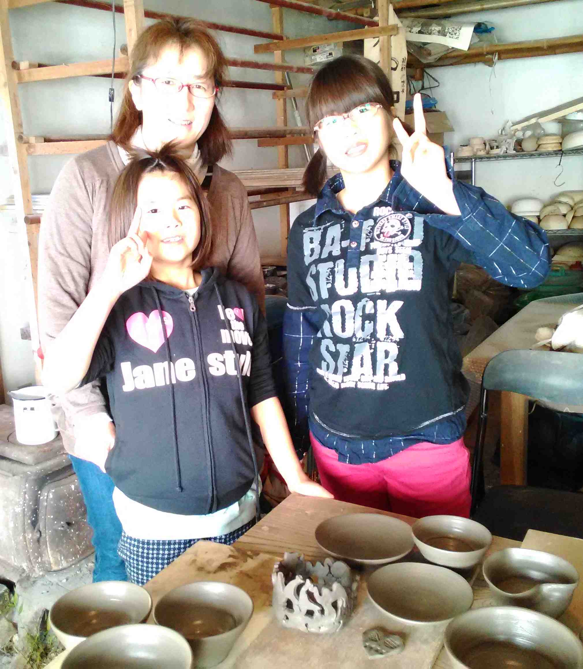 子供たちは土遊びが大好きですね!工房風和里で作れば本物の焼きものになりますよ!楽しんで作りましょう〜