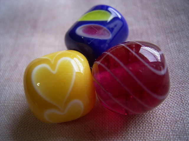 制作できるとんぼ玉のサンプルの一部です。