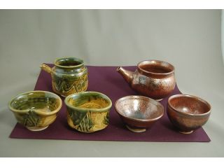 荒川明の最も人気のあるぐいのみと酒注器の3点セット平ぐいのみ、ぐいのみ、酒器3点色は独自の織部釉と金赤黒釉の中から選べます