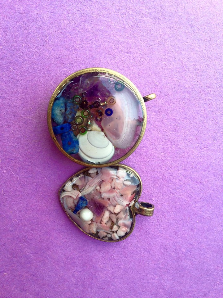 ネックレスやストラップに