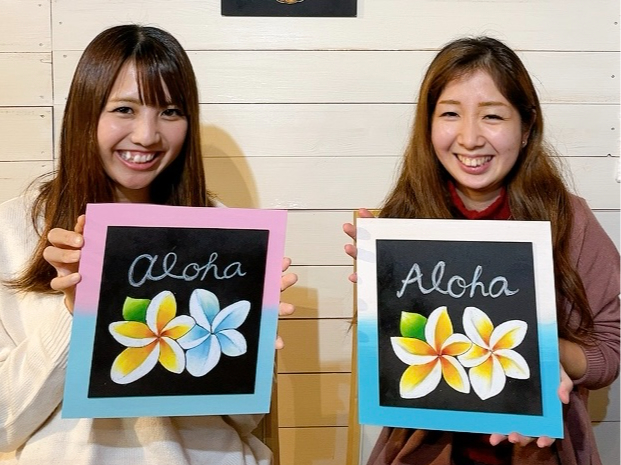 オプションのカラーフレームはお好きな色でお一人お一人にその場でお作りします。