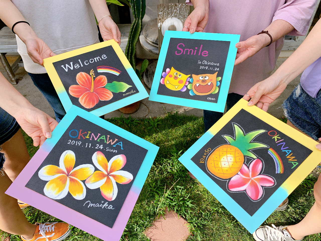 オプションのカラーフレームはお好きな色でお一人お一人にその場でお作りします。