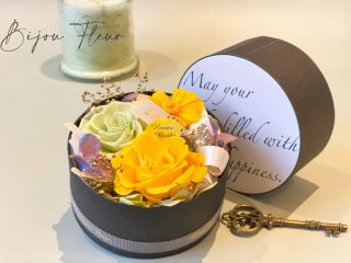 【ボックスアレンジメント】 写真はイメージです。 箱のデザインが変更になる可能性がございます。