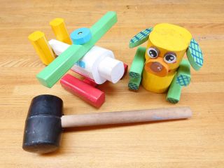 自分でトンカチを使って作ってみよう!くみたてシリーズは色ぬりをしてトンカチで組み立てるだけで完成する工作です。