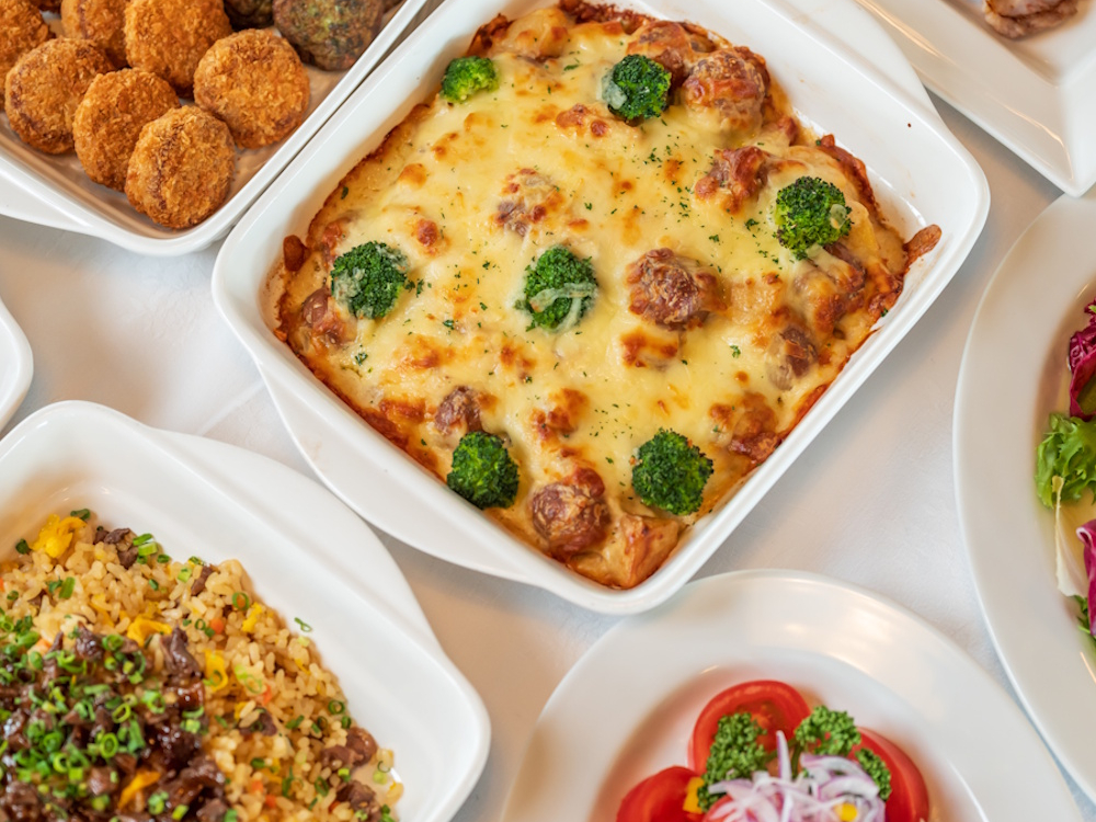 サマービュッフェ】夏限定！多彩な料理が食べ放題＆飲み放題【金土日祝