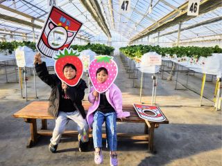 顔出しパネルでいちごになろう〜