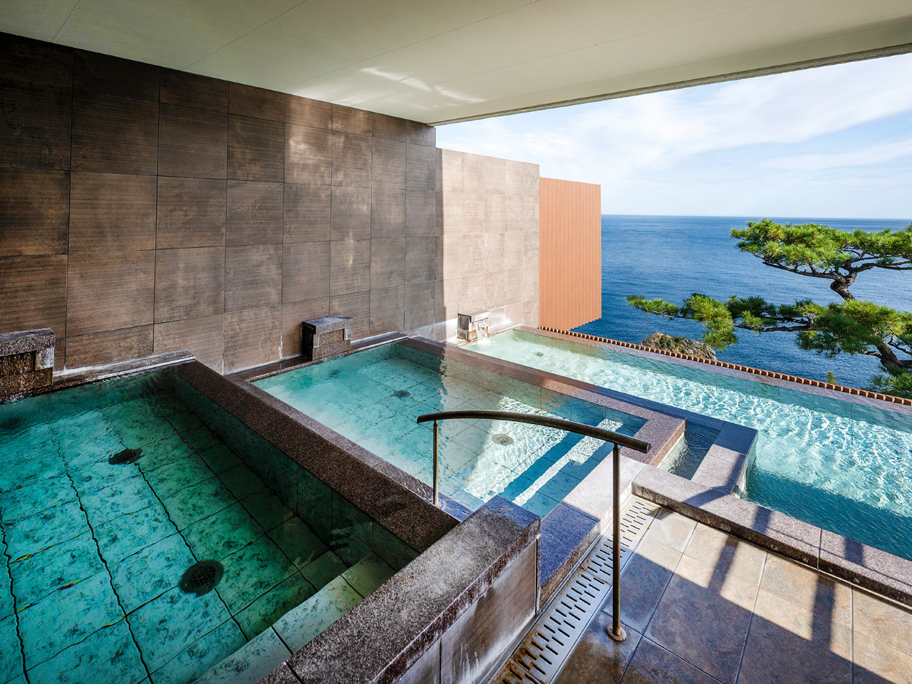 スパリウムニシキ 断崖の段々湯