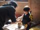小さなお子様にも楽しんでいただけるようスタッフがお手伝い致します。もし途中で飽きてしまったら、工房の目の前にある中庭で遊べるからママ達も安心して作陶できます♪
