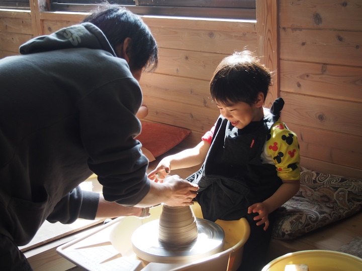 Ȃqlɂył悤X^bt`v܂BrŖOĂ܂AH[̖ڂ̑Oɂ钆ŗVׂ邩}}BSč쓩ł܂