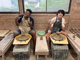 BGMが流れる広い工房で作陶が楽しめます♪