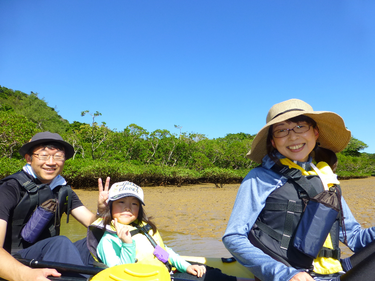 干潮時はシオマネキやミナミトビハゼを観察、満潮時はマングローブの入り江の散策。開催される時間帯によって風景が変わります。生き物が好きな方は干潮時がおすすめです。