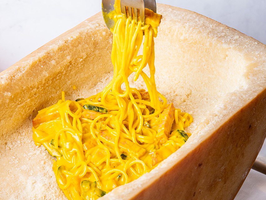 パルミジャーノレッジャーノをたっぷり絡めたパスタ(イメージ)