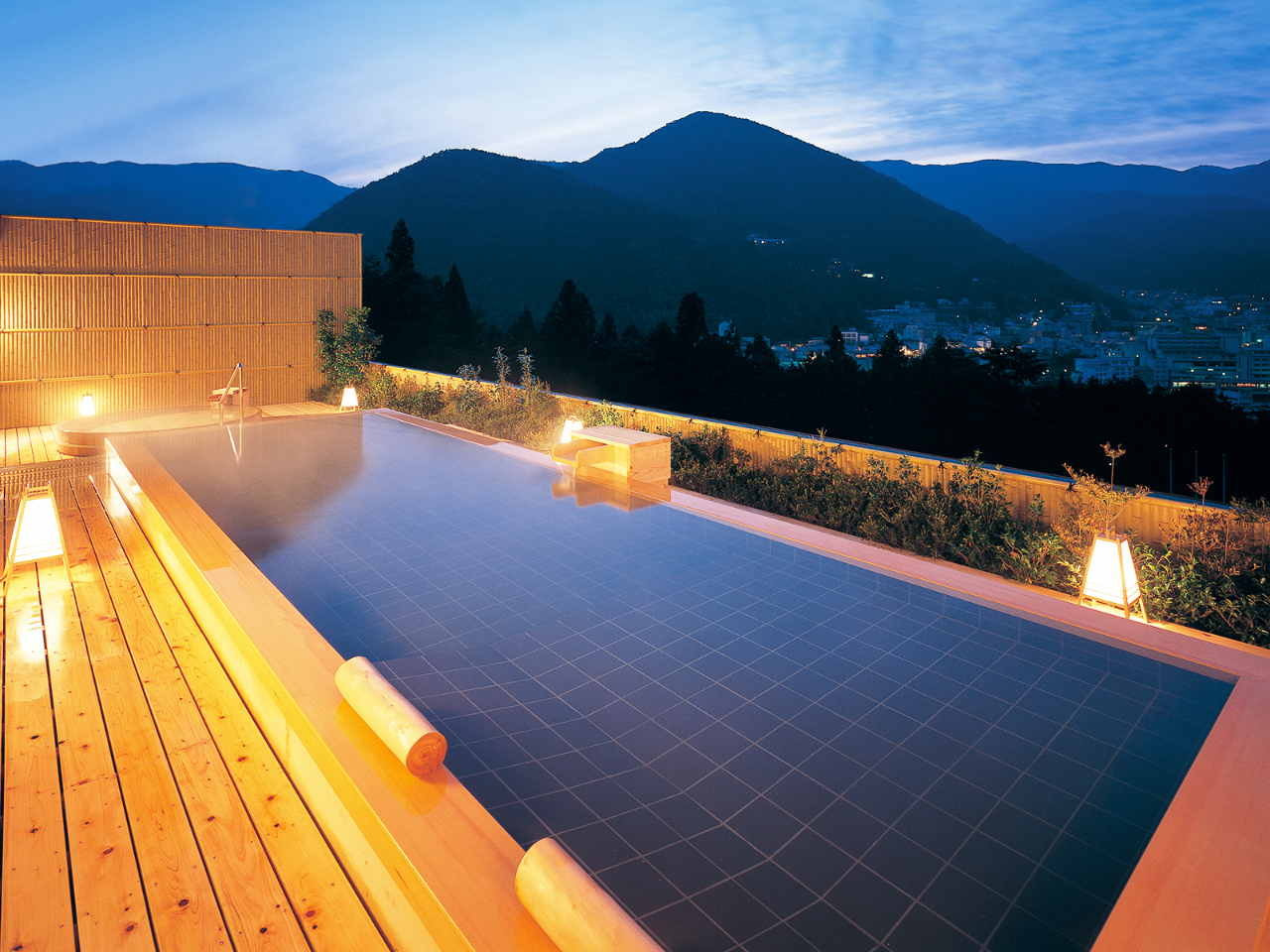 温泉街を望む絶景展望露天風呂 日本三名泉 下呂温泉