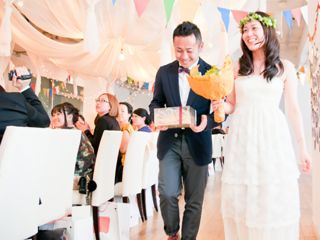 ご両親に今までの一生分の感謝を込めてこれからの願いをのせて。ブライダル用の贈答作品をご希望の方には専任講師がマンツーマンでアドバイスさせて頂きます!