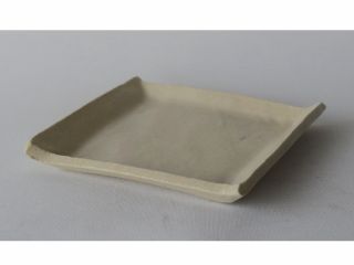 最大14cm角のお皿が作れます。菓子皿や取り皿としてお使いになれます。
