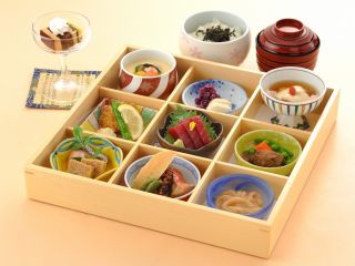 【入浴+昼食☆プラン】\現地払い/◆消毒、検温、営業時間変更などコロナ対策中♪レストラン「瀬音」で9つの升に納められた御膳「旬菜膳」を満喫◆《カップルやファミリーもOK》