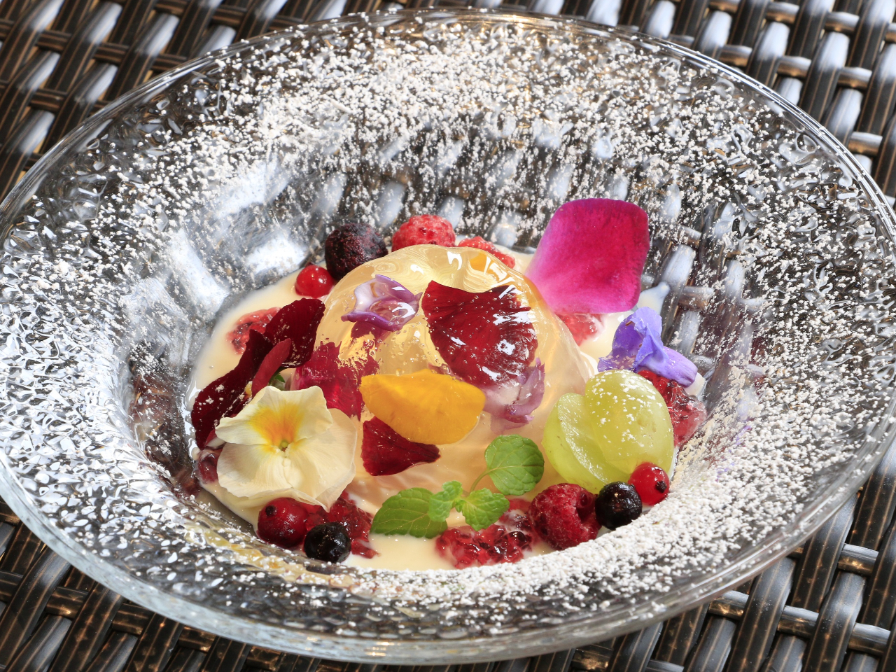 ~[WAJtFł́AHׂԂYtHgWFjbNȃfU[gǂ