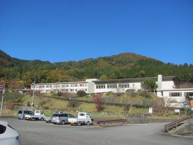 駐車場から望む