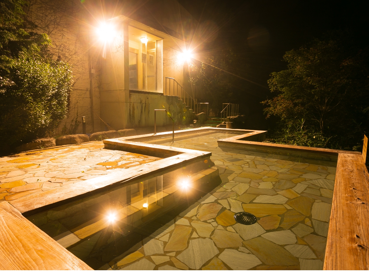 晴れた日は満天の星を望むことが出来る女性露天風呂