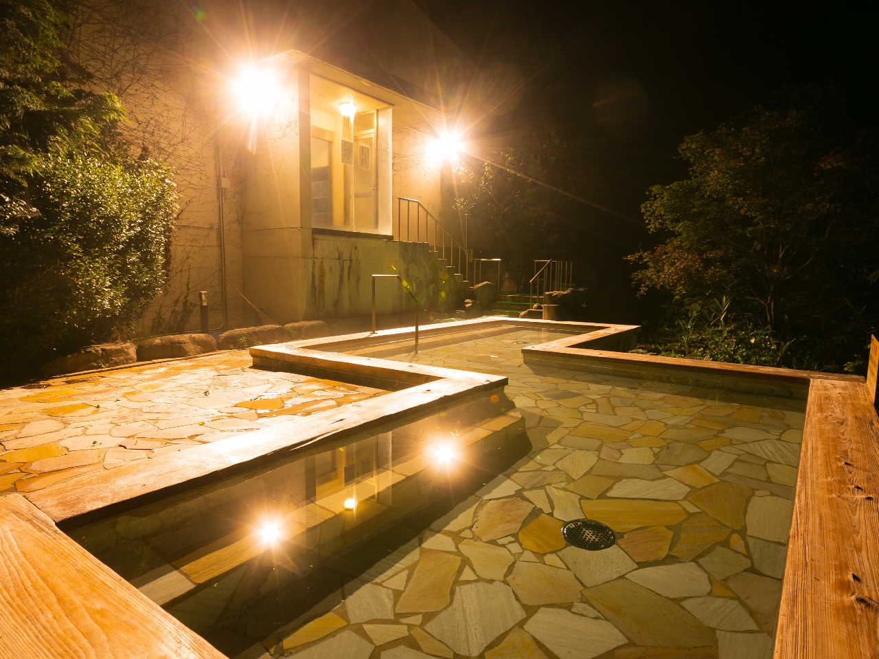 夜の女性専用露天風呂