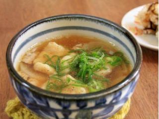 阿蘇のおばあちゃんが育てた新鮮な野菜と手作りだんごが入っただんご汁。おばあちゃんの優しい笑顔とトークに癒されてください。