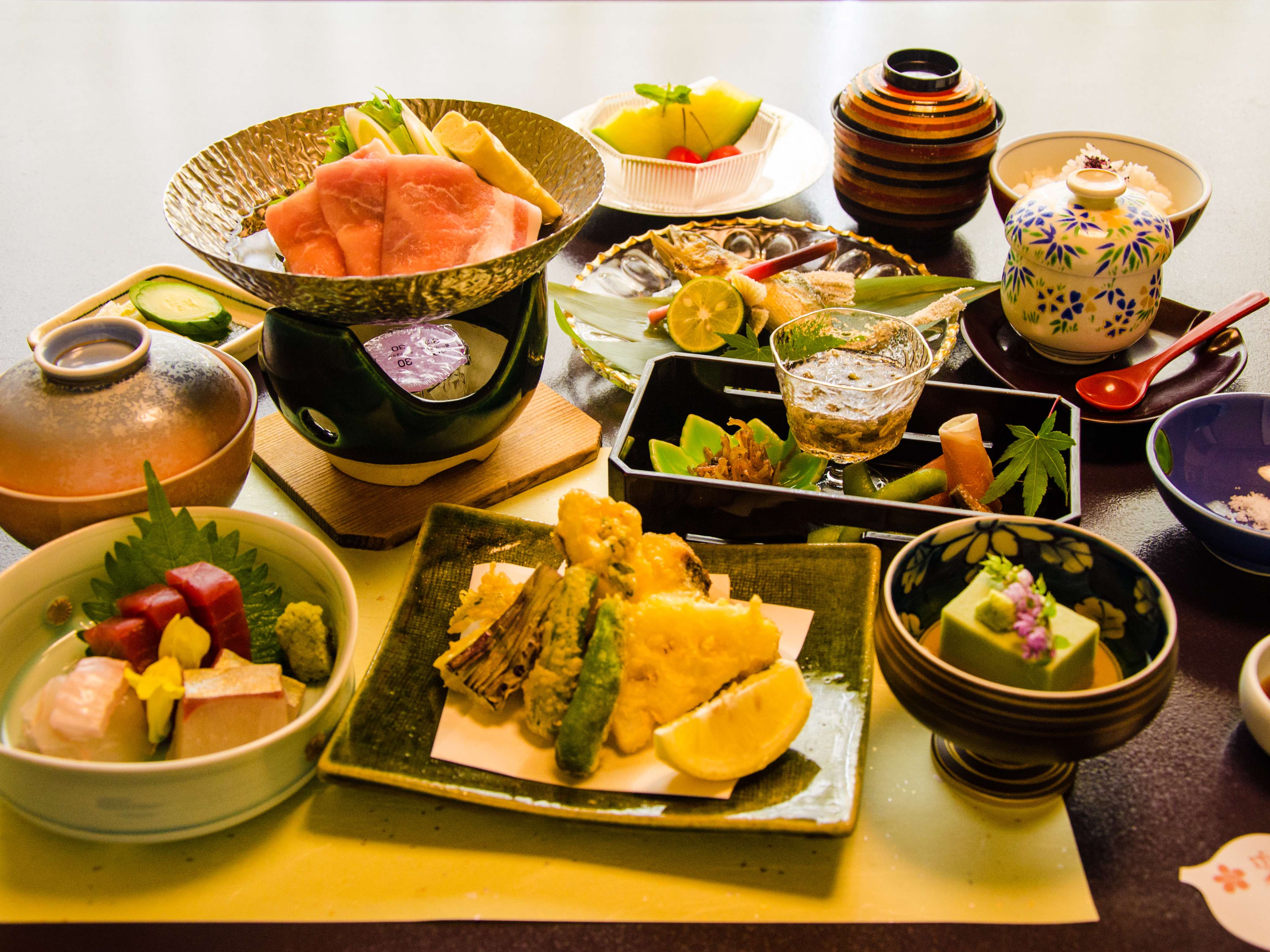 【養老温泉 滝元館】 昼食+絶景の露天風呂入浴が好評の日帰りプランです♪ *女性...