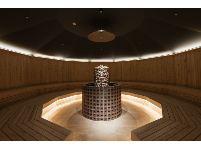 ロウリュウは1日4回(13:00、15:00、17:00、19:00)に行っています♪日によってアロマの香りも変わりますので、何度来ても飽きません♪